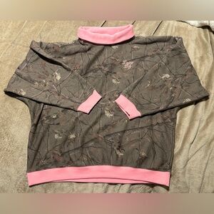 Dairy Boy Diana Rollneck Mockneck Sweatshirt Evergreen Camo Size XL/XXL NWOT